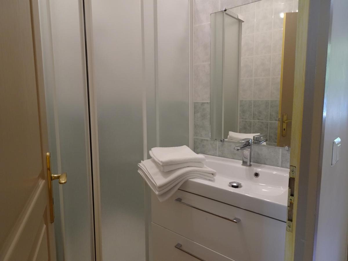 Villa Mistral Дин Ле Бен Екстериор снимка